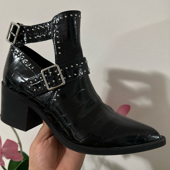 Steve Madden Andy Women's Croc Embossed Studded Block Heel Booties - Picture 3 of 7